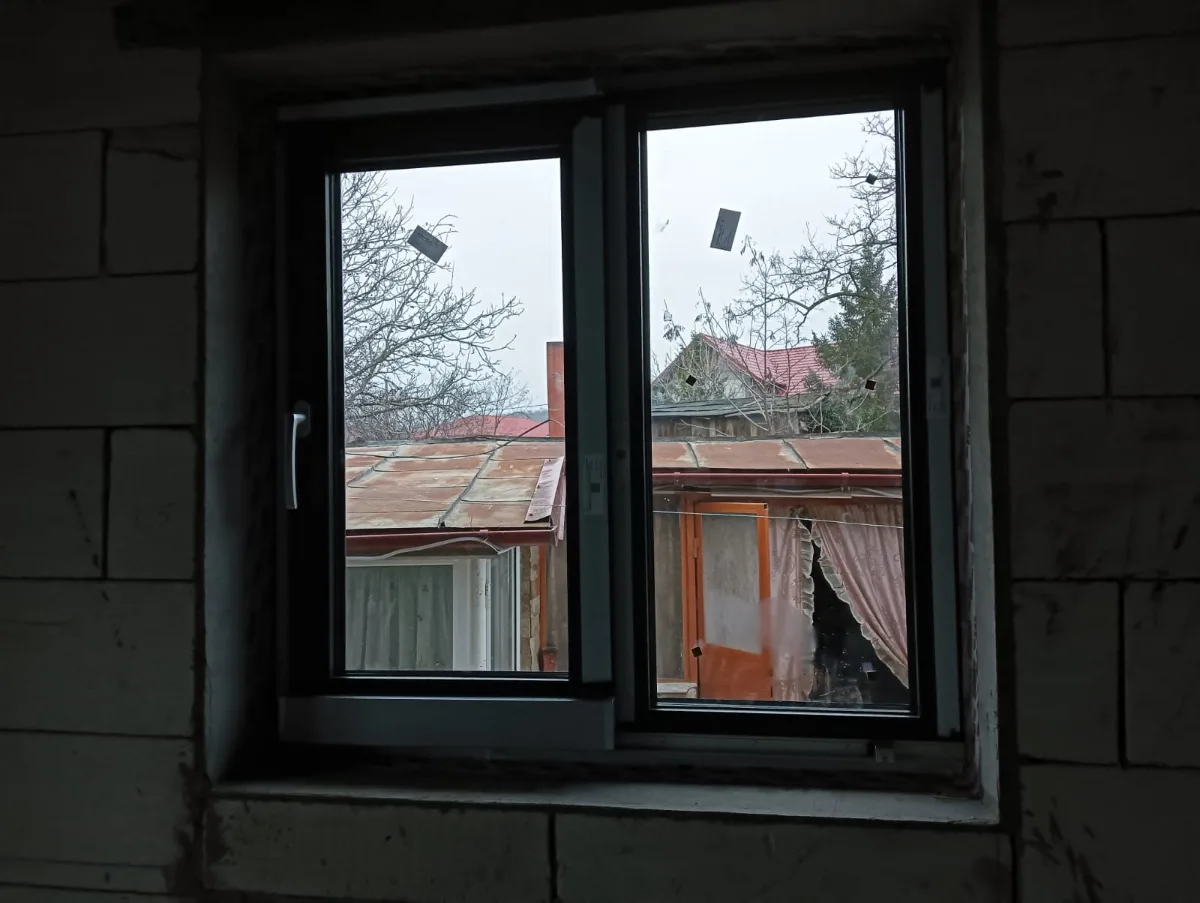 Casa montaj NZEB cu folii interior exterior — Tamplarie pvc