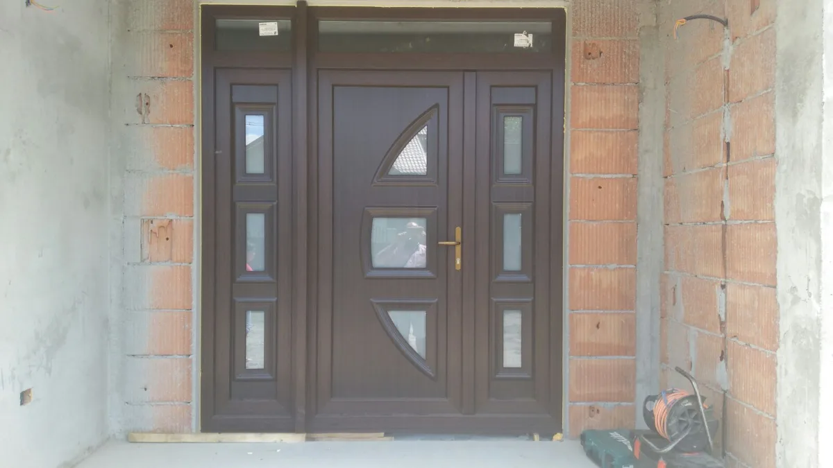 Modele usi pvc — Tamplarie pvc