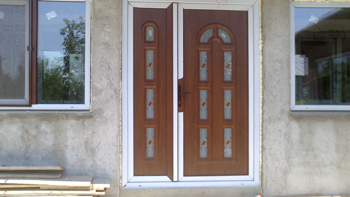 Modele usi pvc — Tamplarie pvc