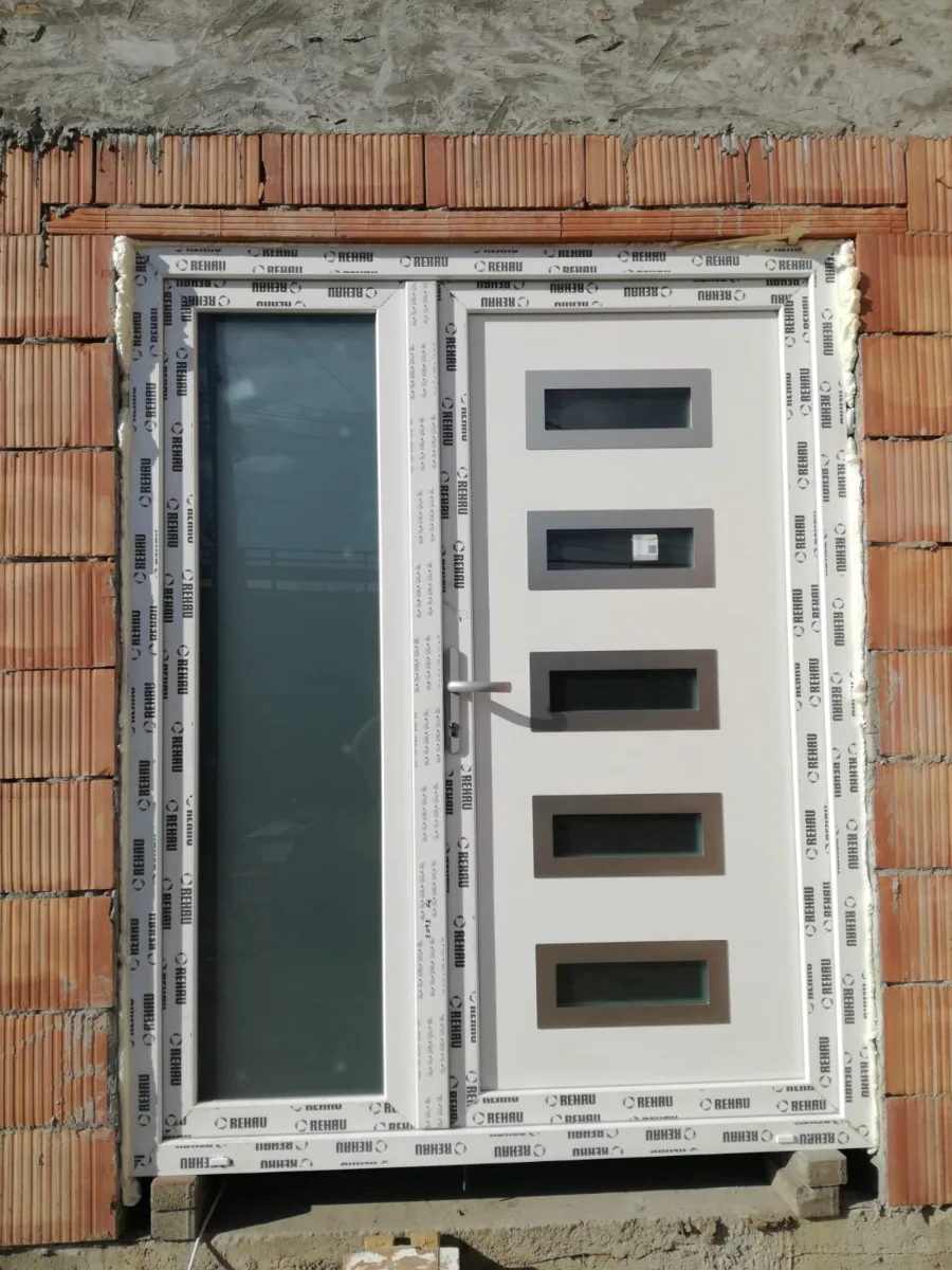 Modele usi pvc — Tamplarie pvc
