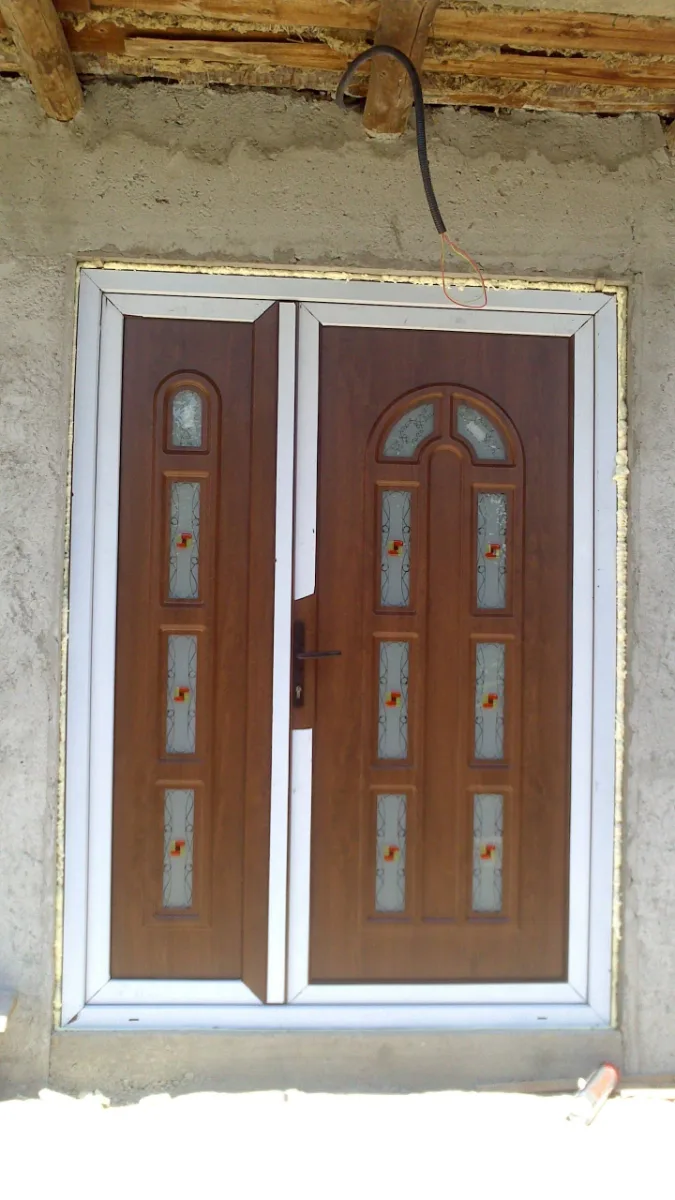 Modele usi pvc — Tamplarie pvc