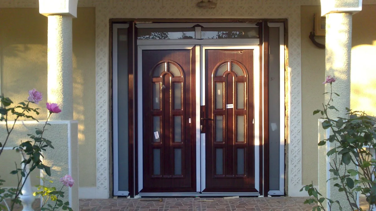 Modele usi pvc — Tamplarie pvc