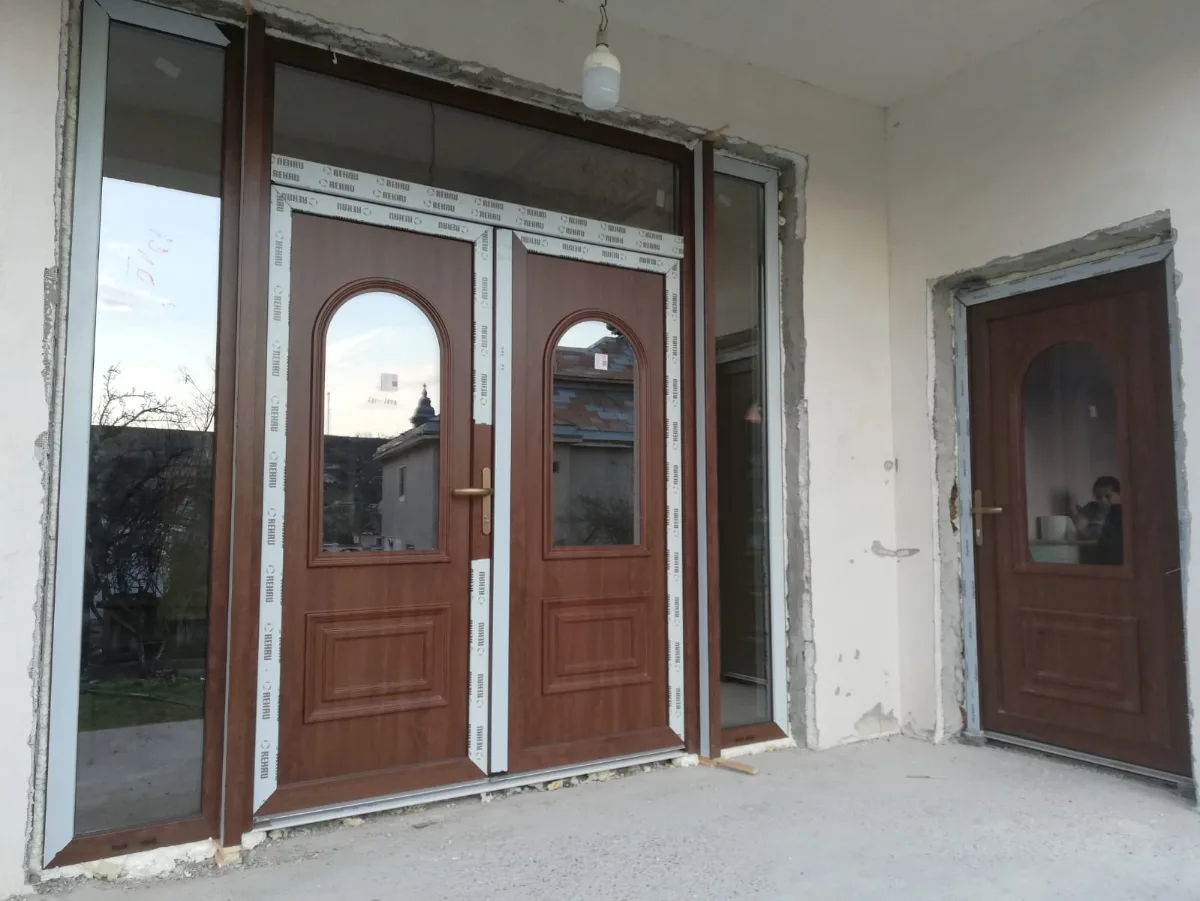 Modele usi pvc — Tamplarie pvc