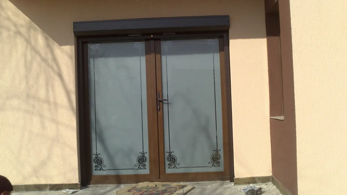 Modele usi pvc — Tamplarie pvc