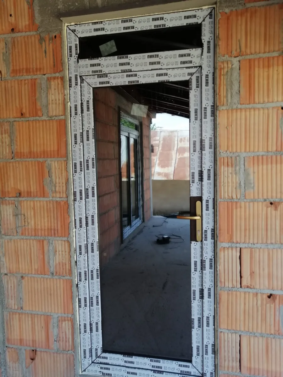 Modele usi pvc — Tamplarie pvc