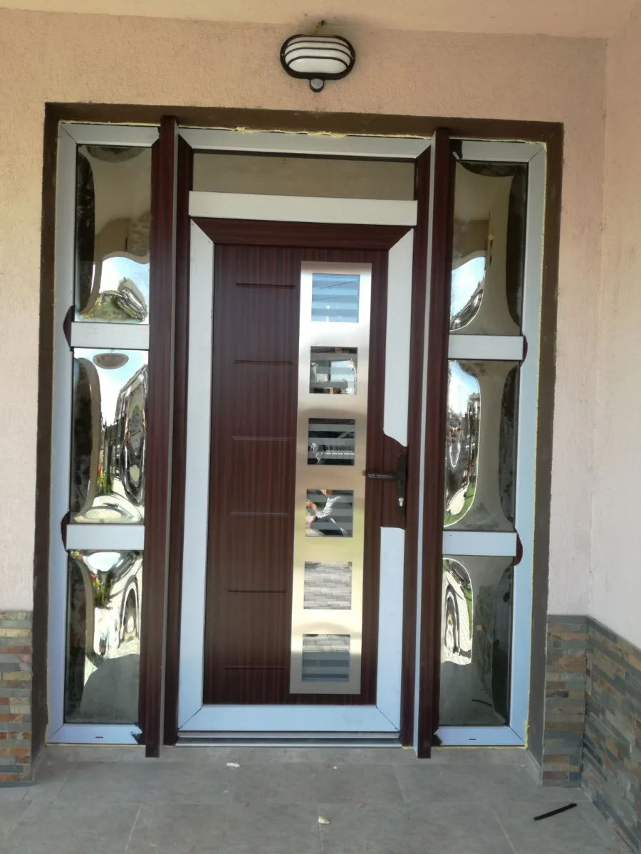 Modele usi pvc — Tamplarie pvc
