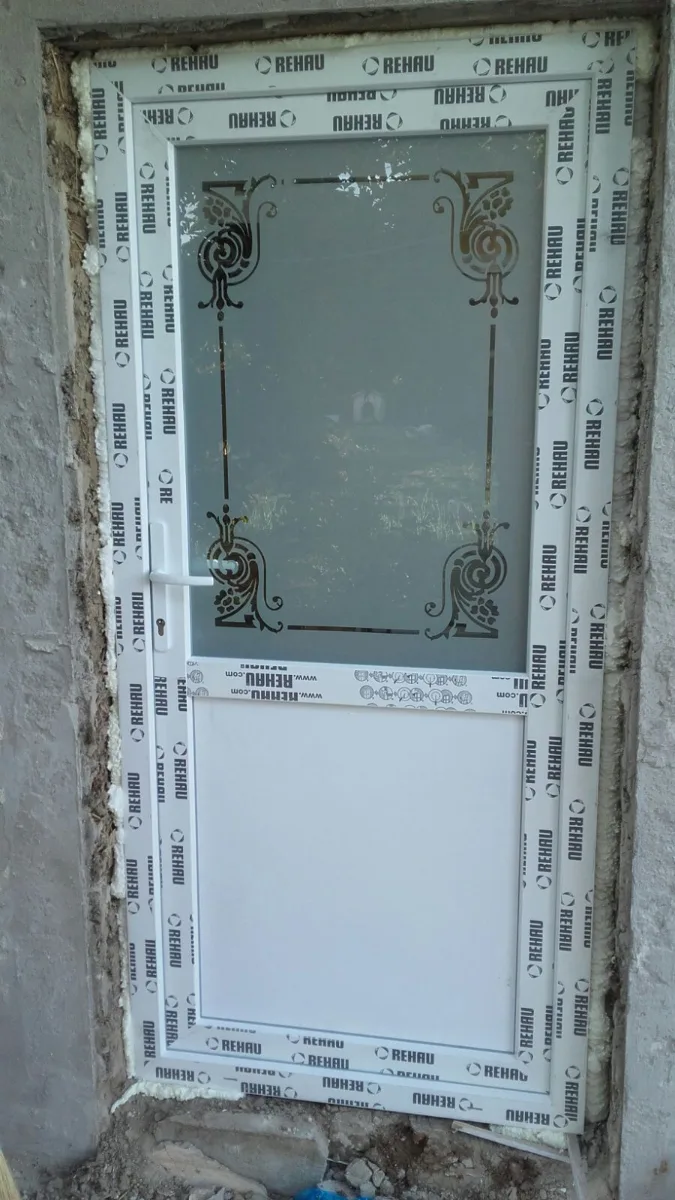 Modele usi pvc — Tamplarie pvc