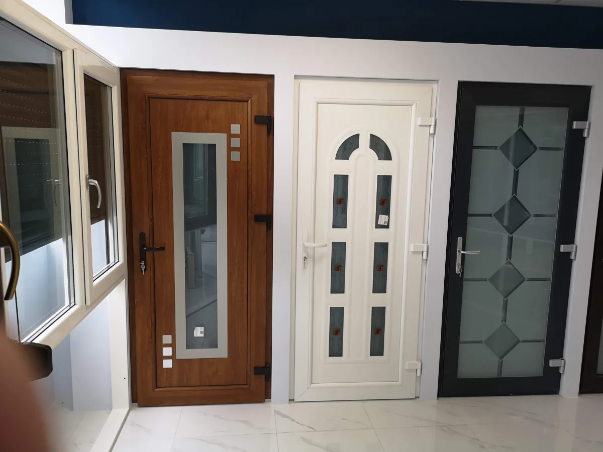 Modele usi pvc — Tamplarie pvc