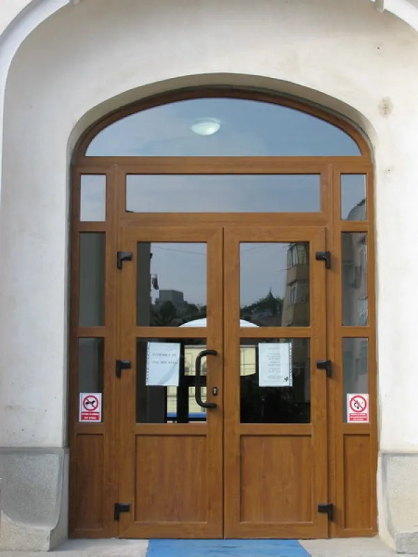 Modele usi pvc — Tamplarie pvc