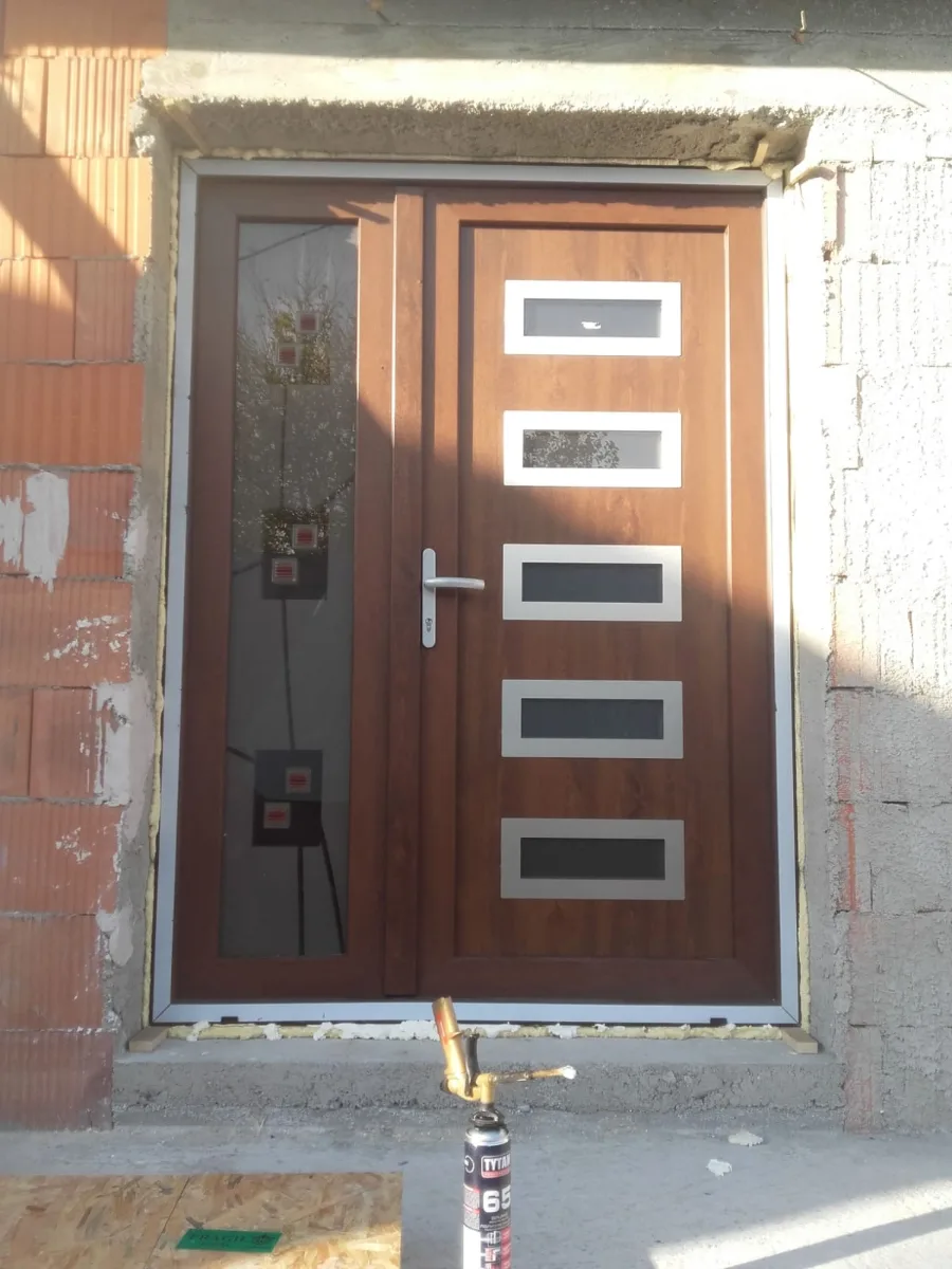 Modele usi pvc — Tamplarie pvc