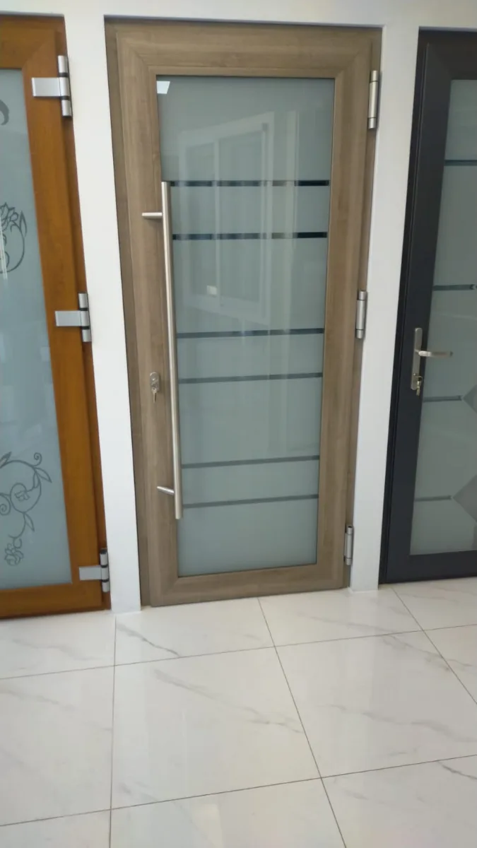 Modele usi pvc — Tamplarie pvc