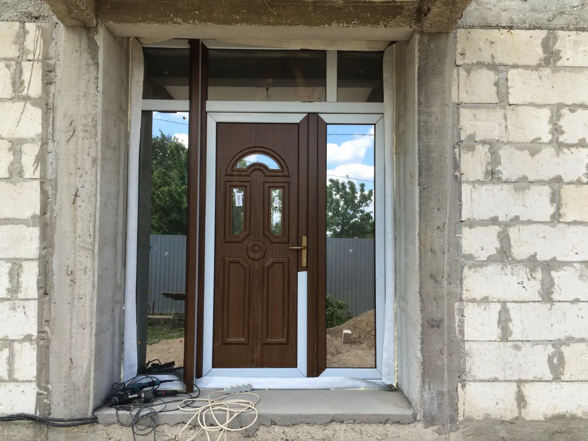 Modele usi pvc — Tamplarie pvc