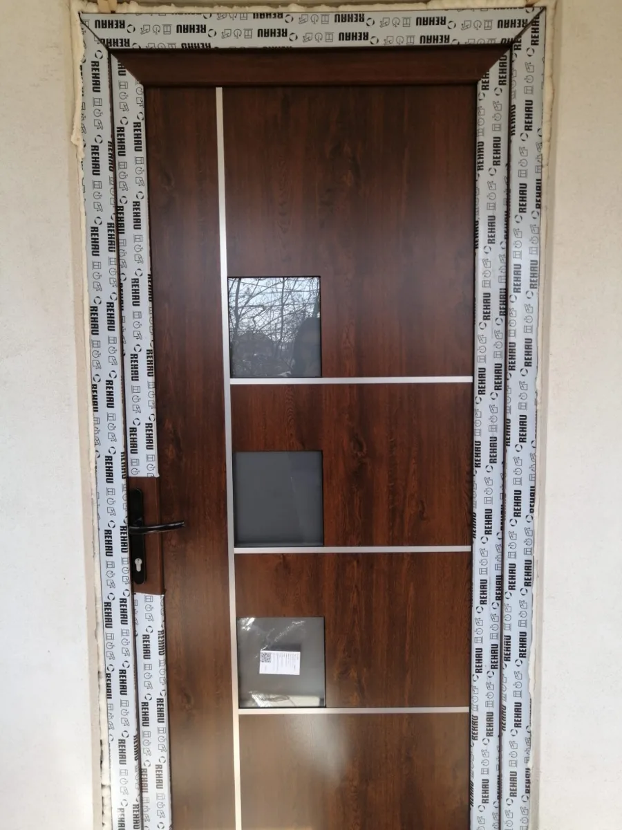 Modele usi pvc — Tamplarie pvc