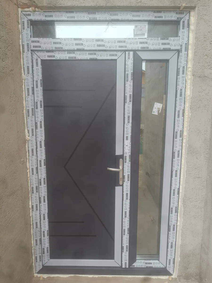 Modele usi pvc — Tamplarie pvc