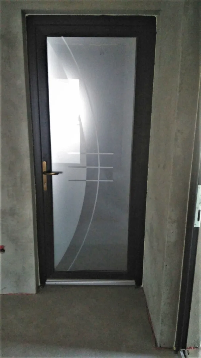 Modele usi pvc — Tamplarie pvc
