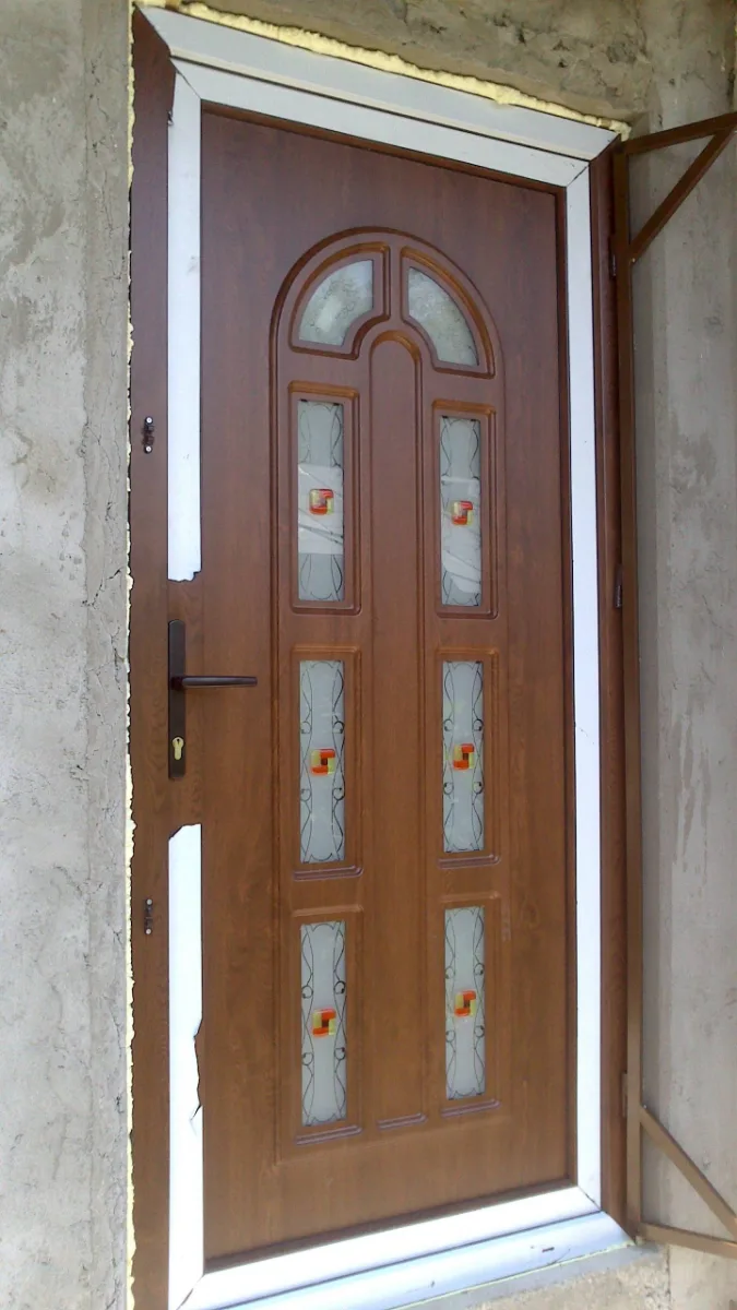 Modele usi pvc — Tamplarie pvc