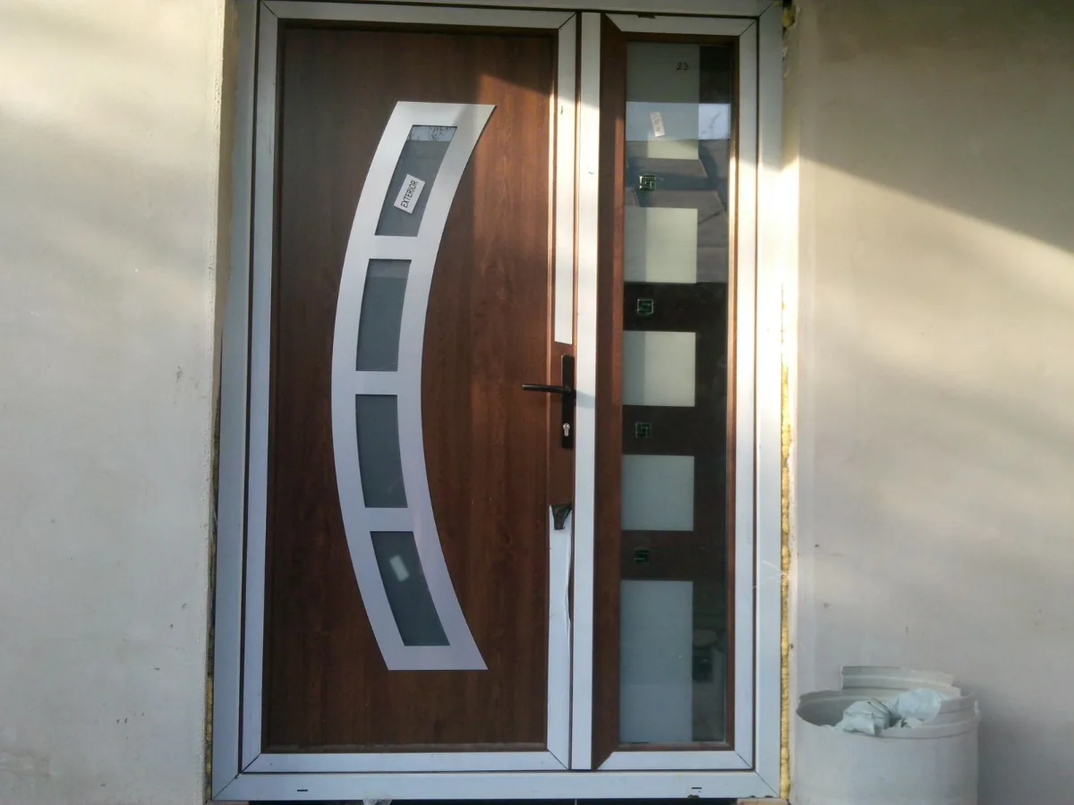 Modele usi pvc — Tamplarie pvc