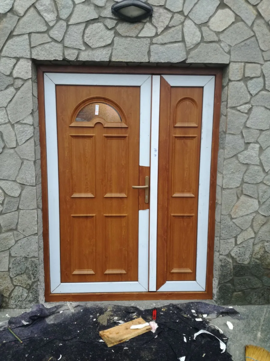 Modele usi pvc — Tamplarie pvc