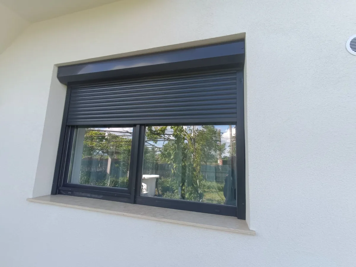 Montaj rulouri antracit casa — Rulouri aluminiu — Vetrisoaia, jud. Vaslui