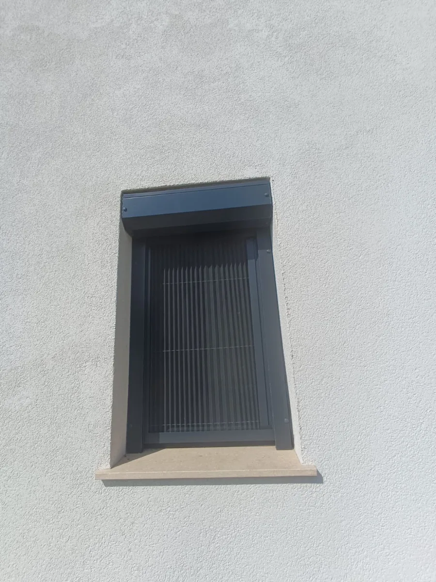 Montaj rulouri antracit casa — Rulouri aluminiu — Vetrisoaia, jud. Vaslui
