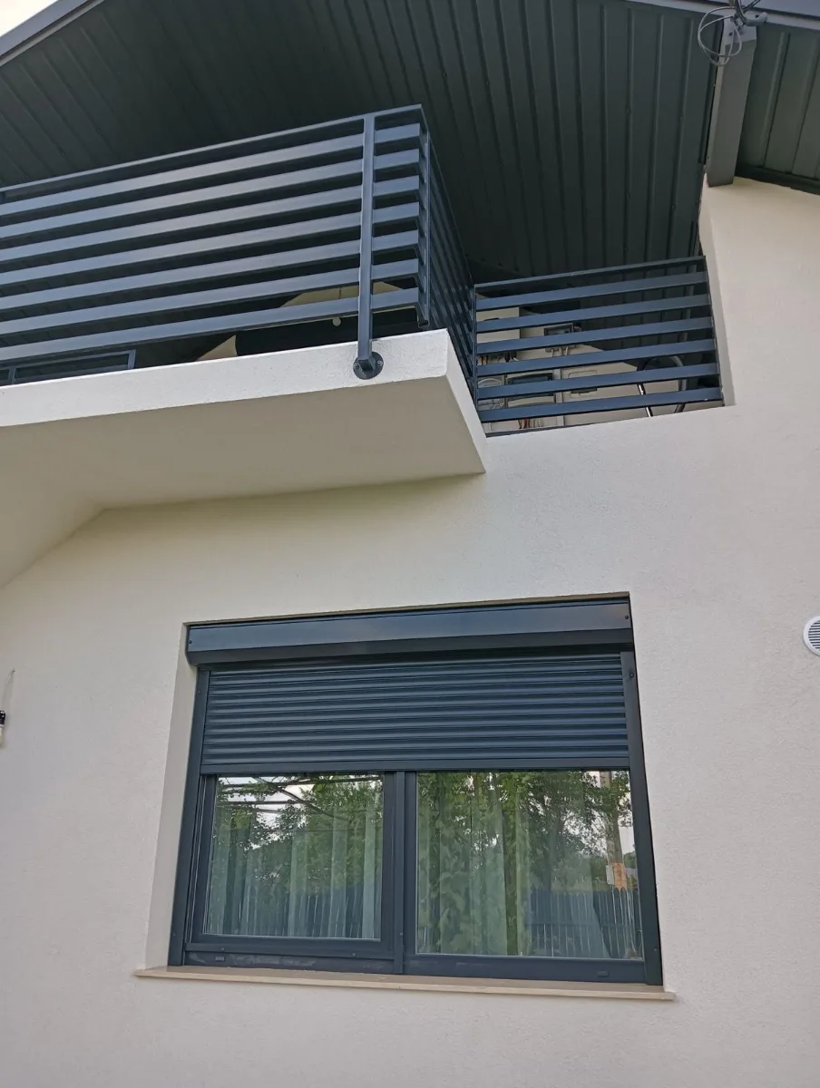 Montaj rulouri antracit casa — Rulouri aluminiu — Vetrisoaia, jud. Vaslui