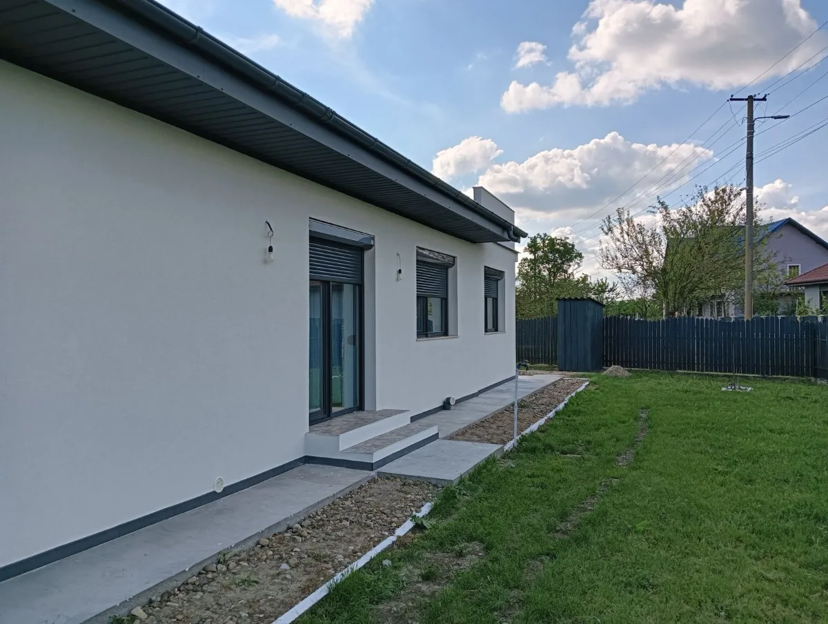 Montaj rulouri antracit casa — Rulouri aluminiu — Vetrisoaia, jud. Vaslui