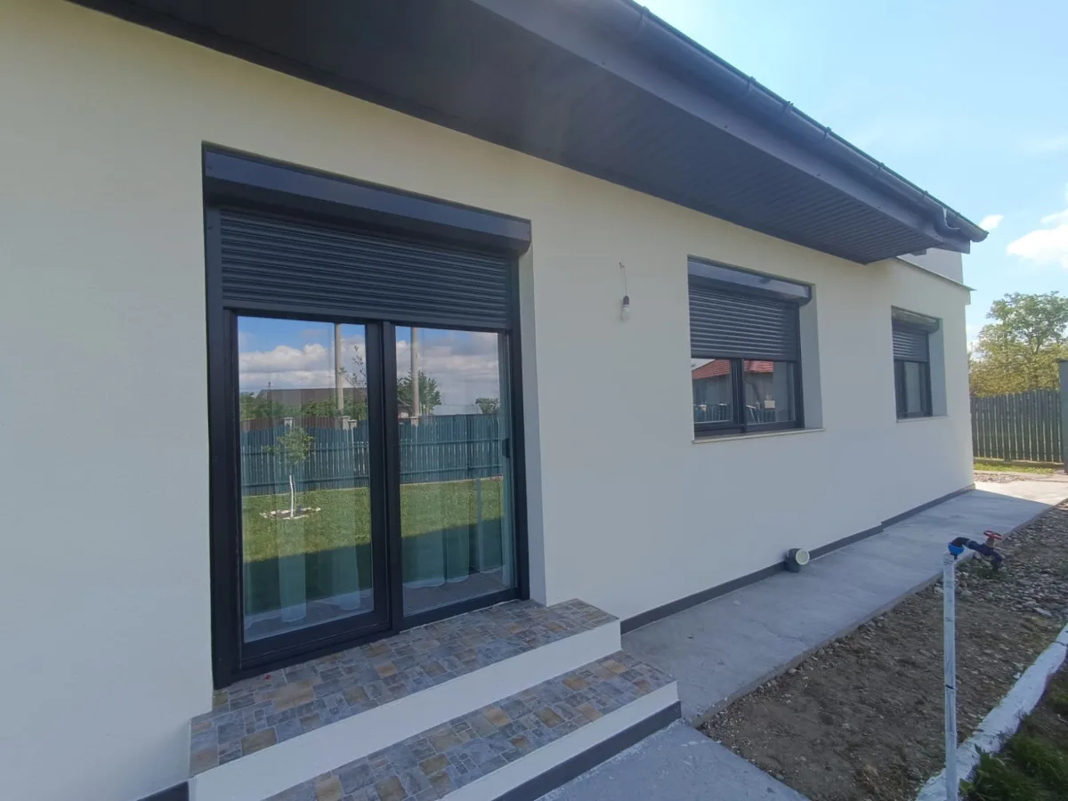 Montaj rulouri antracit casa — Rulouri aluminiu — Vetrisoaia, jud. Vaslui