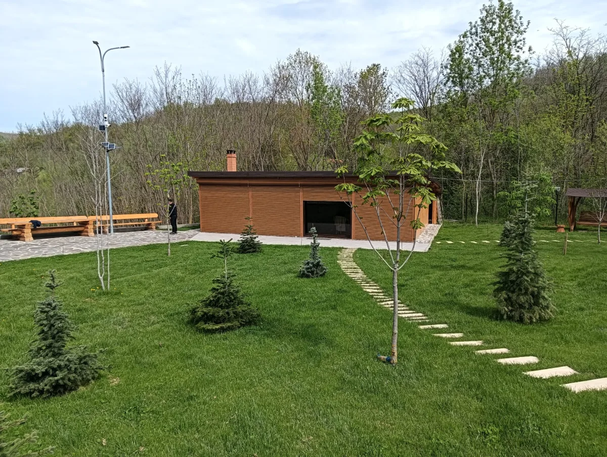 Montaj rulouri exterioare casa din lemn — Rulouri aluminiu — Motoșeni