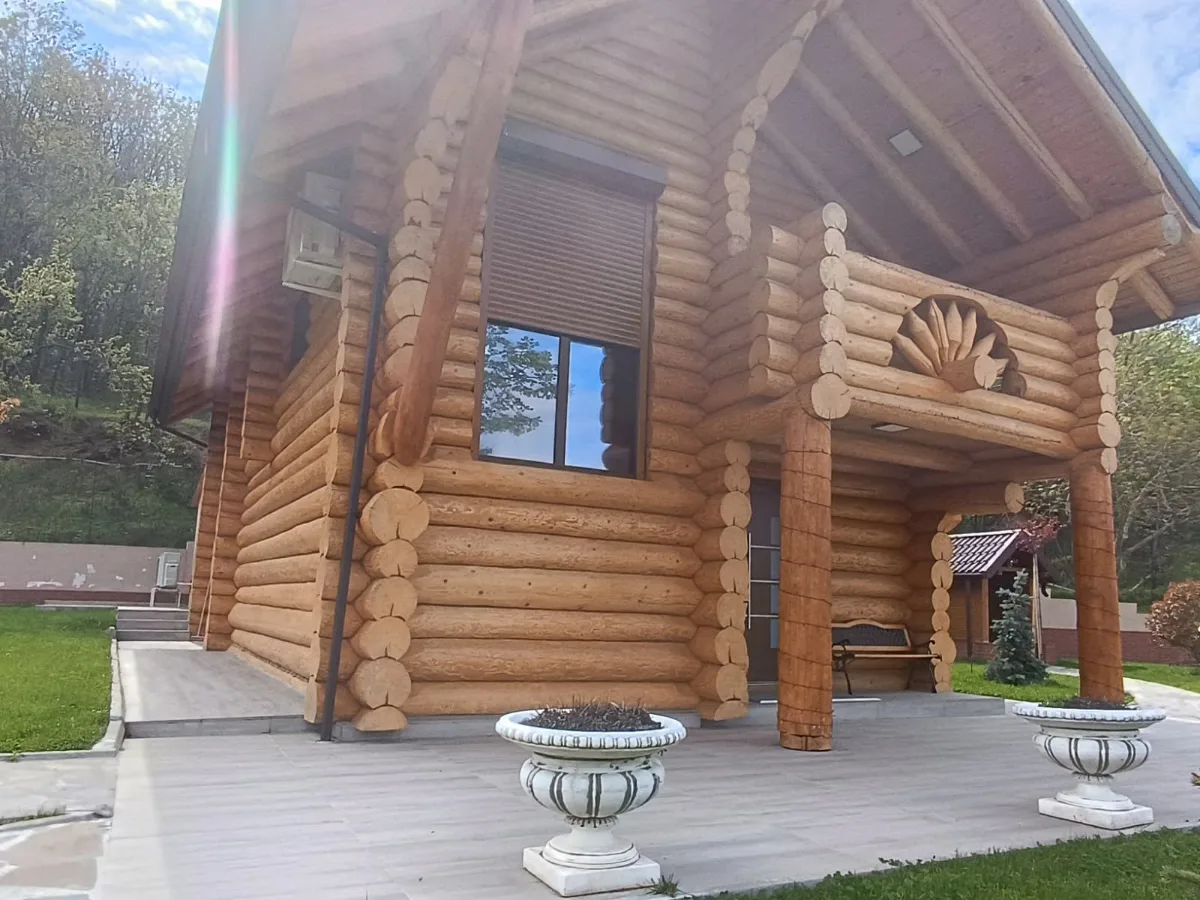 Montaj rulouri exterioare casa din lemn — Rulouri aluminiu — Motoșeni