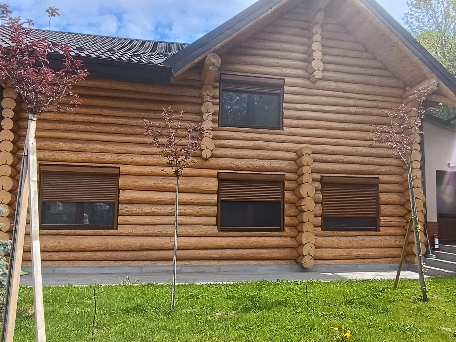 Montaj rulouri exterioare casa din lemn — Rulouri aluminiu — Motoșeni